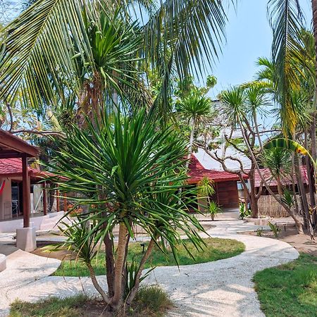 Jati Village, Party Hostel And Bungalows Gili Trawangan Esterno foto