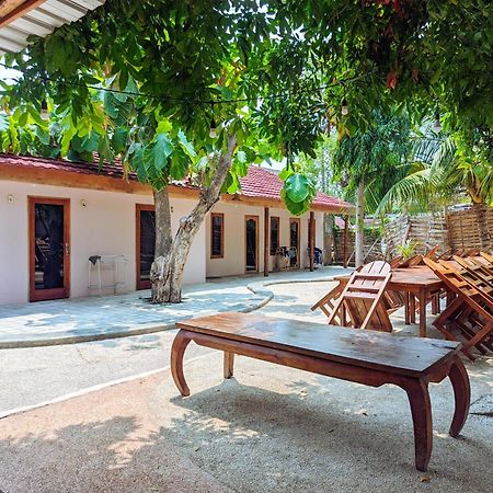 Jati Village, Party Hostel And Bungalows Gili Trawangan Esterno foto