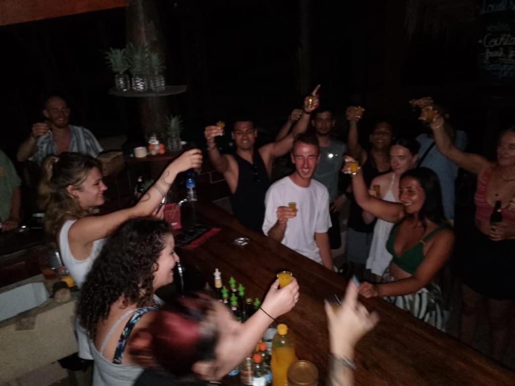Jati Village, Party Hostel And Bungalows Gili Trawangan Esterno foto