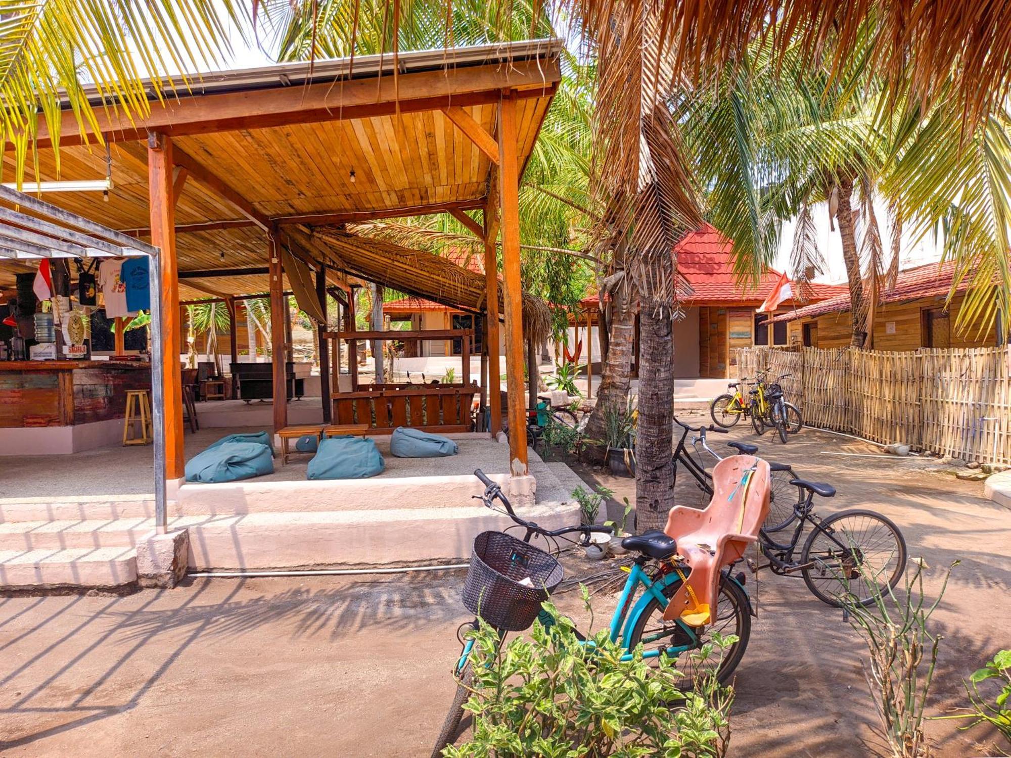 Jati Village, Party Hostel And Bungalows Gili Trawangan Esterno foto