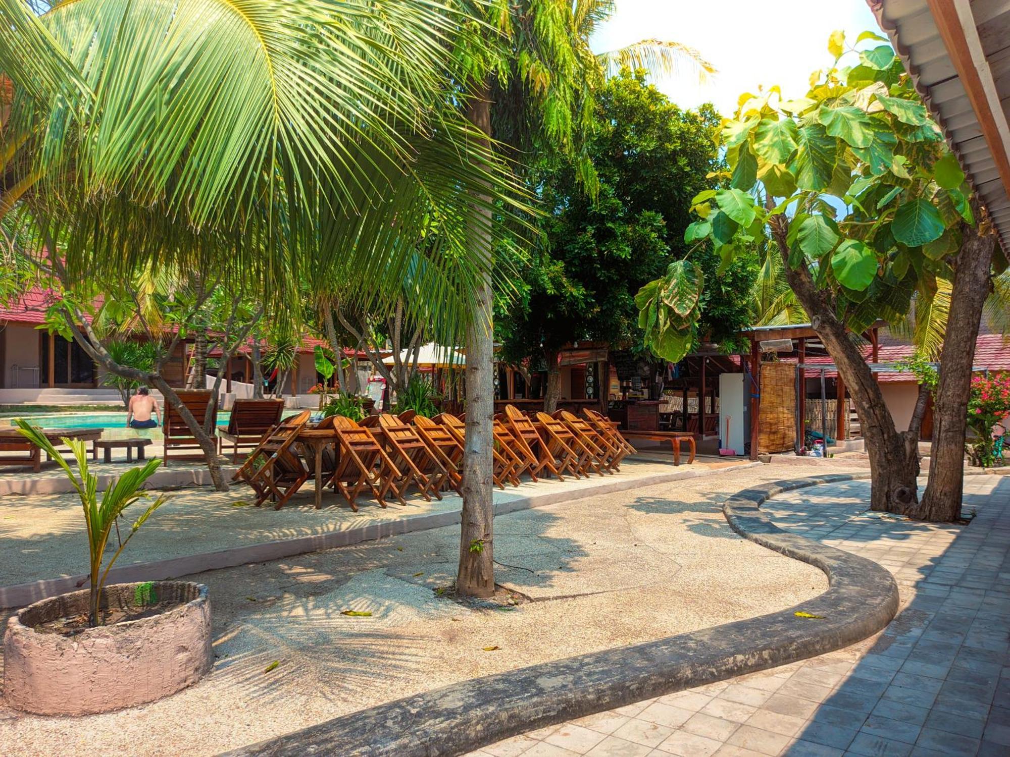 Jati Village, Party Hostel And Bungalows Gili Trawangan Esterno foto
