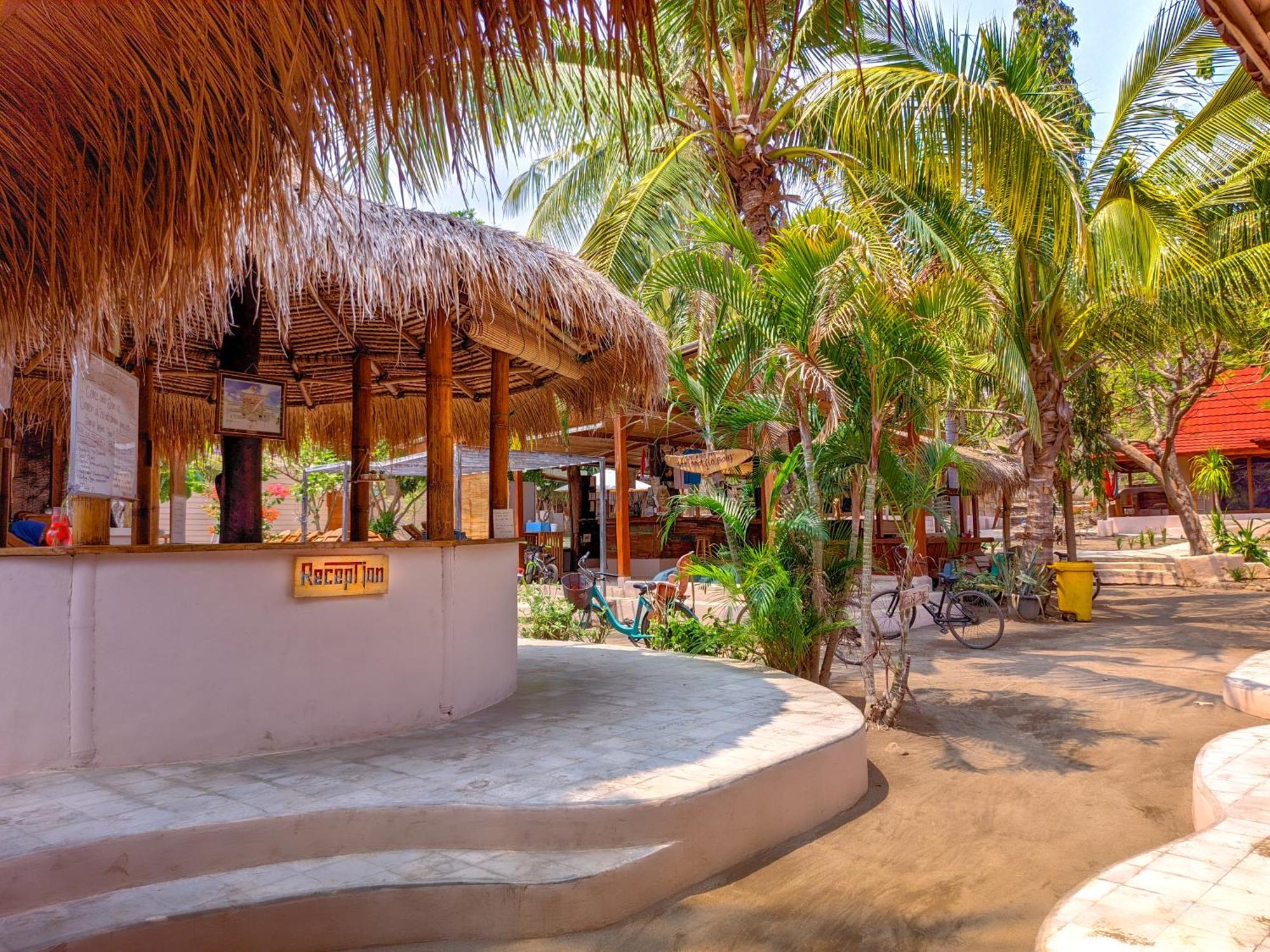 Jati Village, Party Hostel And Bungalows Gili Trawangan Esterno foto