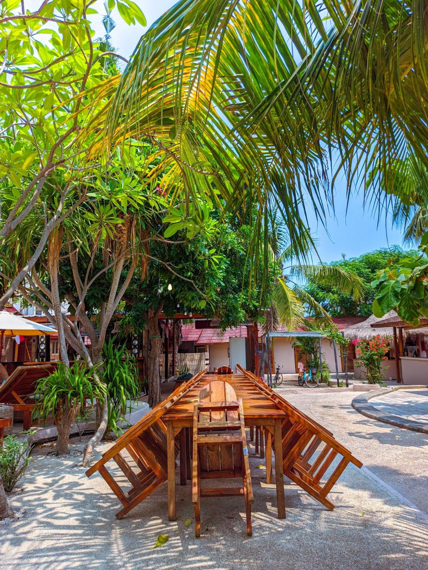 Jati Village, Party Hostel And Bungalows Gili Trawangan Esterno foto