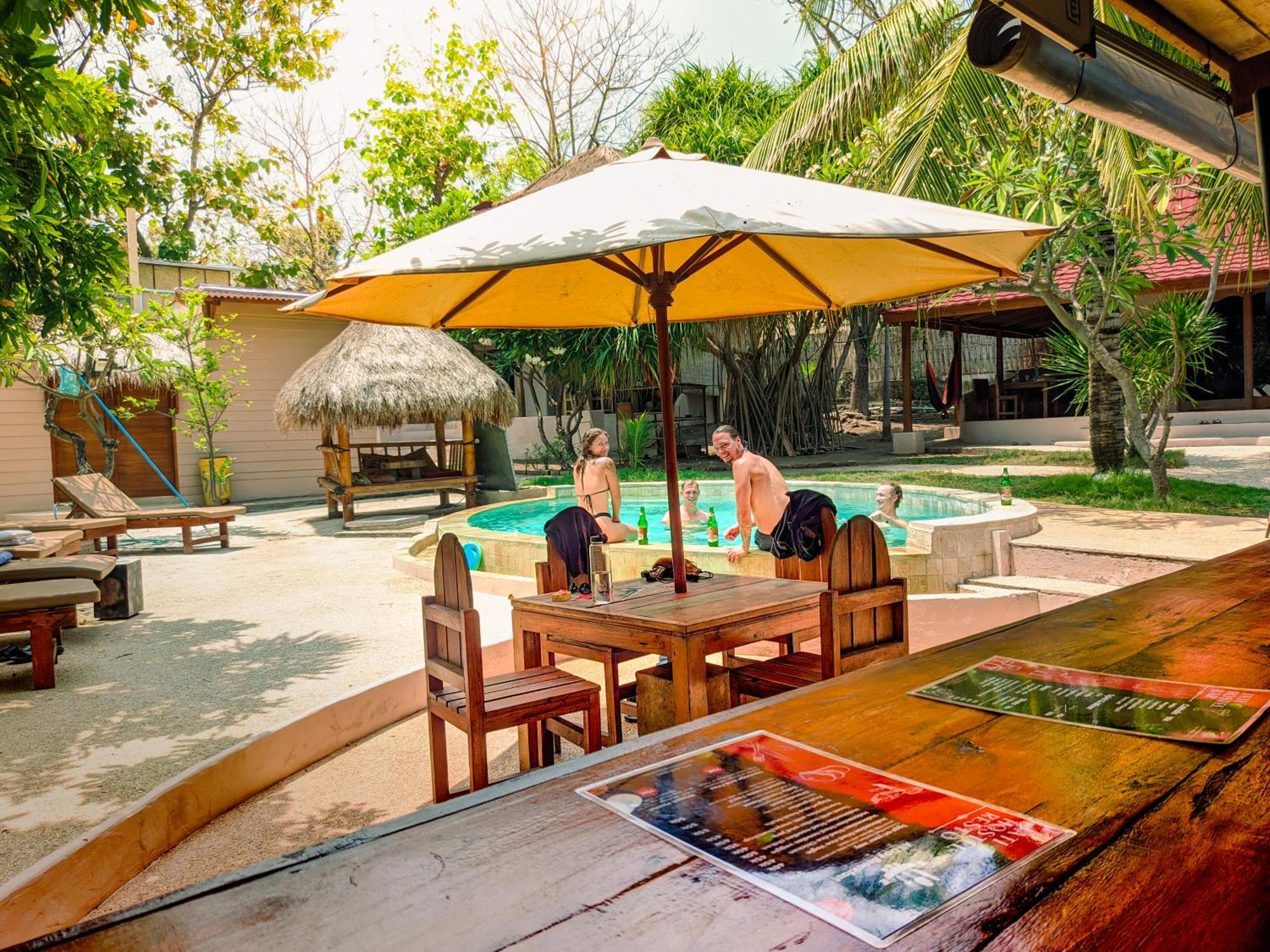 Jati Village, Party Hostel And Bungalows Gili Trawangan Esterno foto