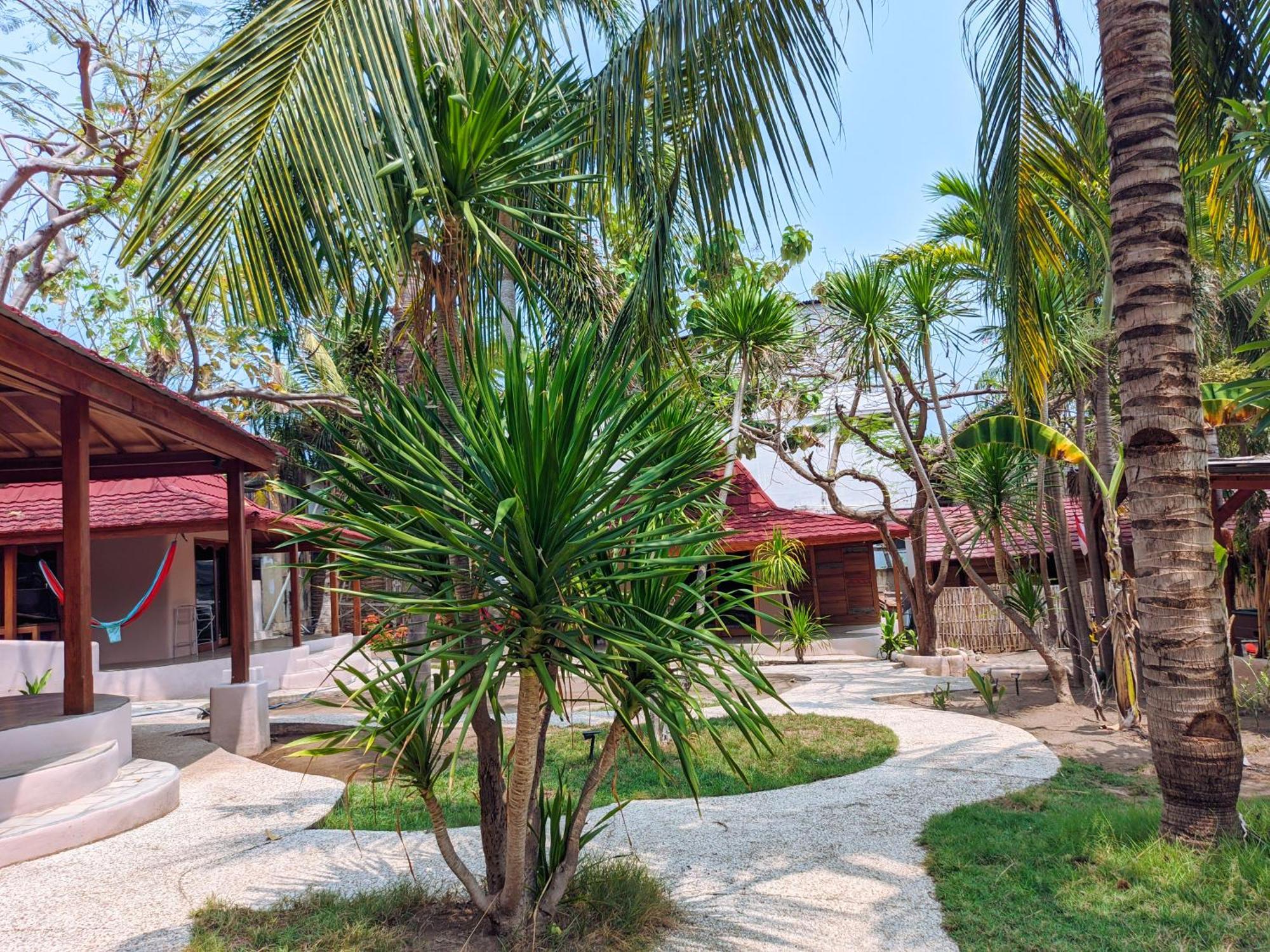 Jati Village, Party Hostel And Bungalows Gili Trawangan Esterno foto