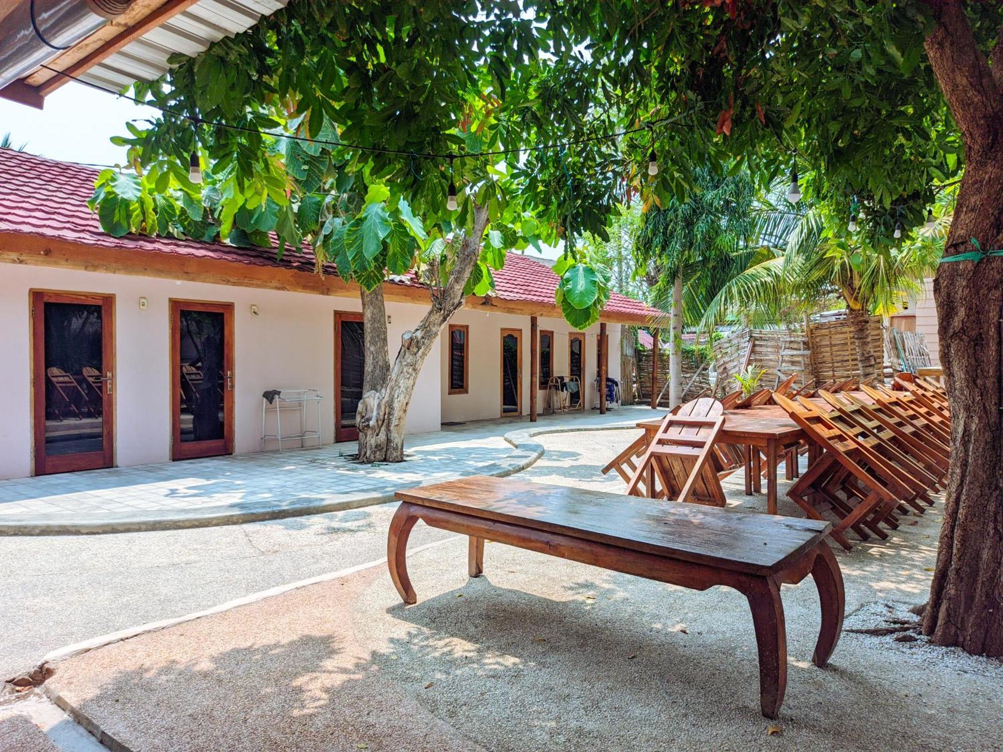 Jati Village, Party Hostel And Bungalows Gili Trawangan Esterno foto