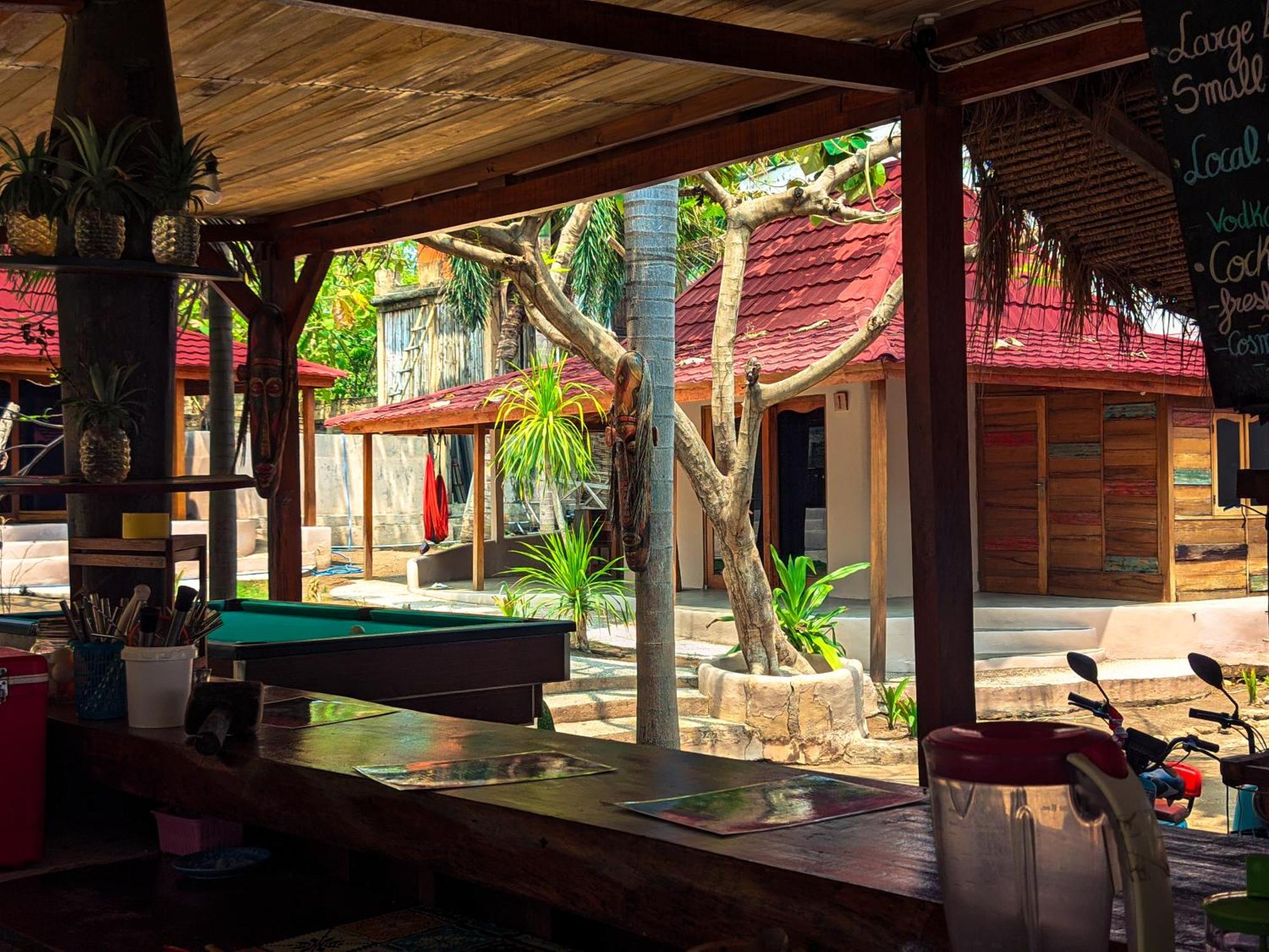 Jati Village, Party Hostel And Bungalows Gili Trawangan Esterno foto