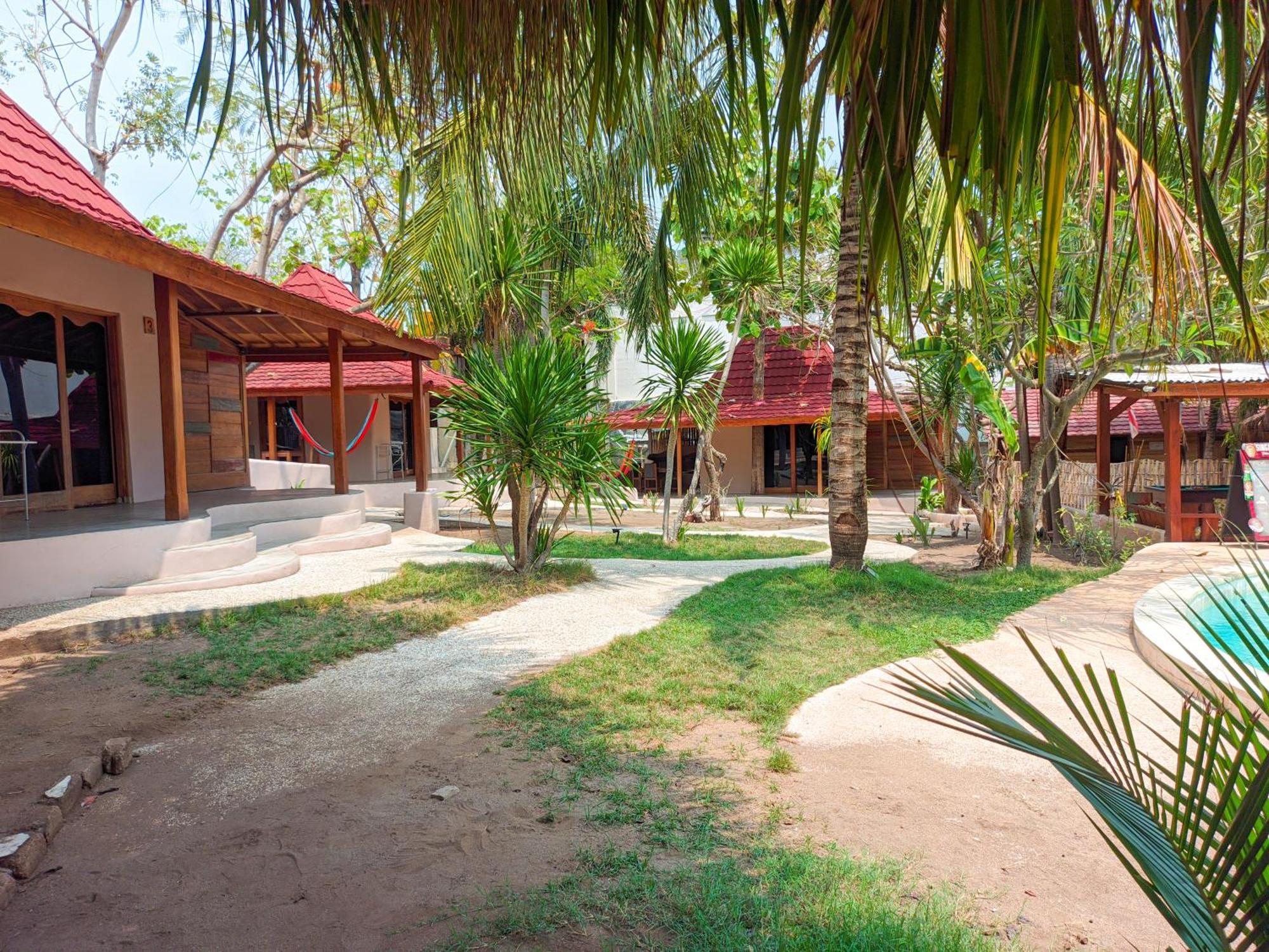 Jati Village, Party Hostel And Bungalows Gili Trawangan Esterno foto