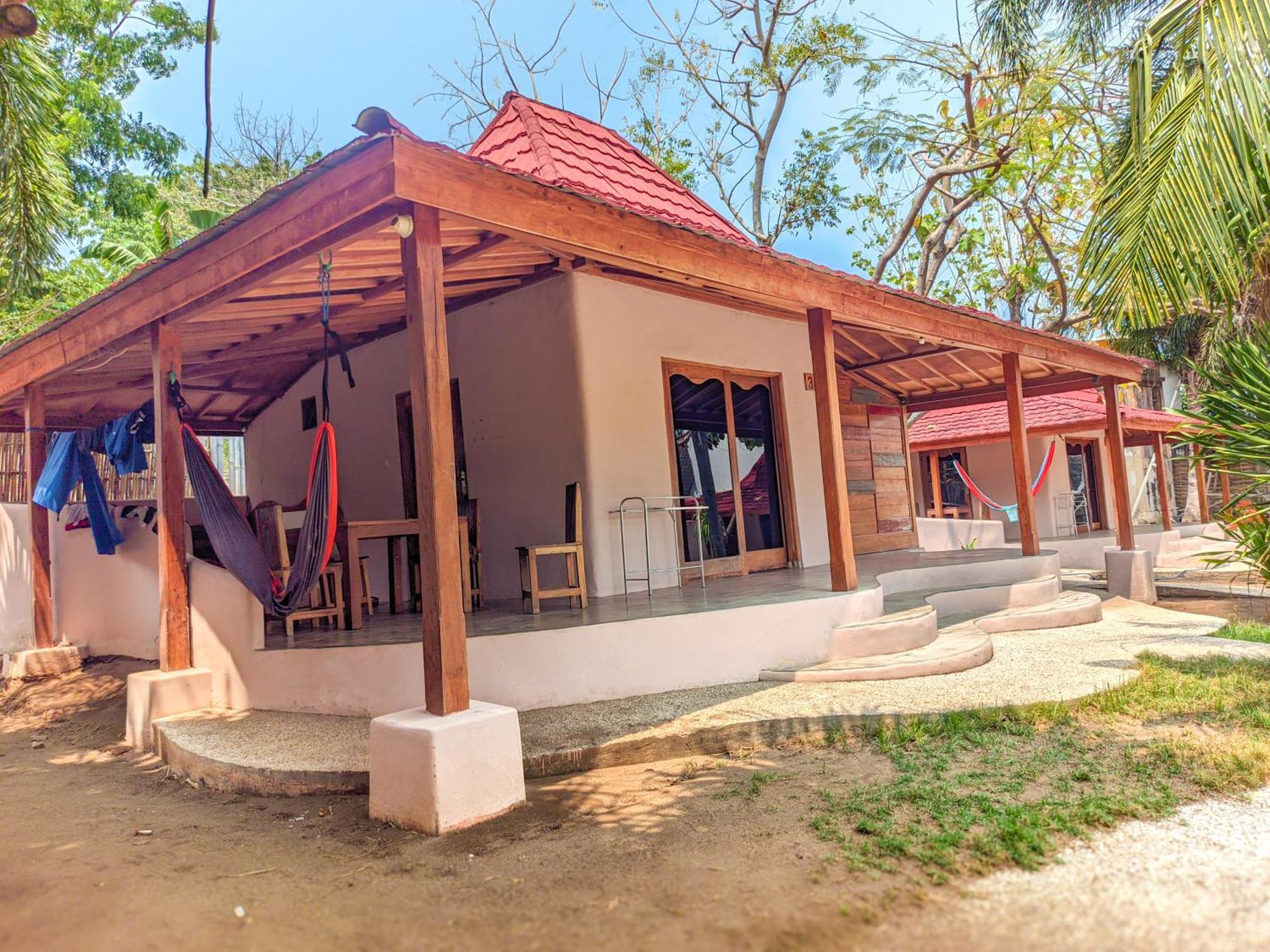 Jati Village, Party Hostel And Bungalows Gili Trawangan Esterno foto