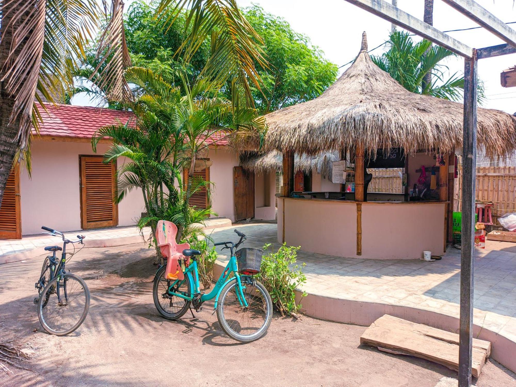 Jati Village, Party Hostel And Bungalows Gili Trawangan Esterno foto
