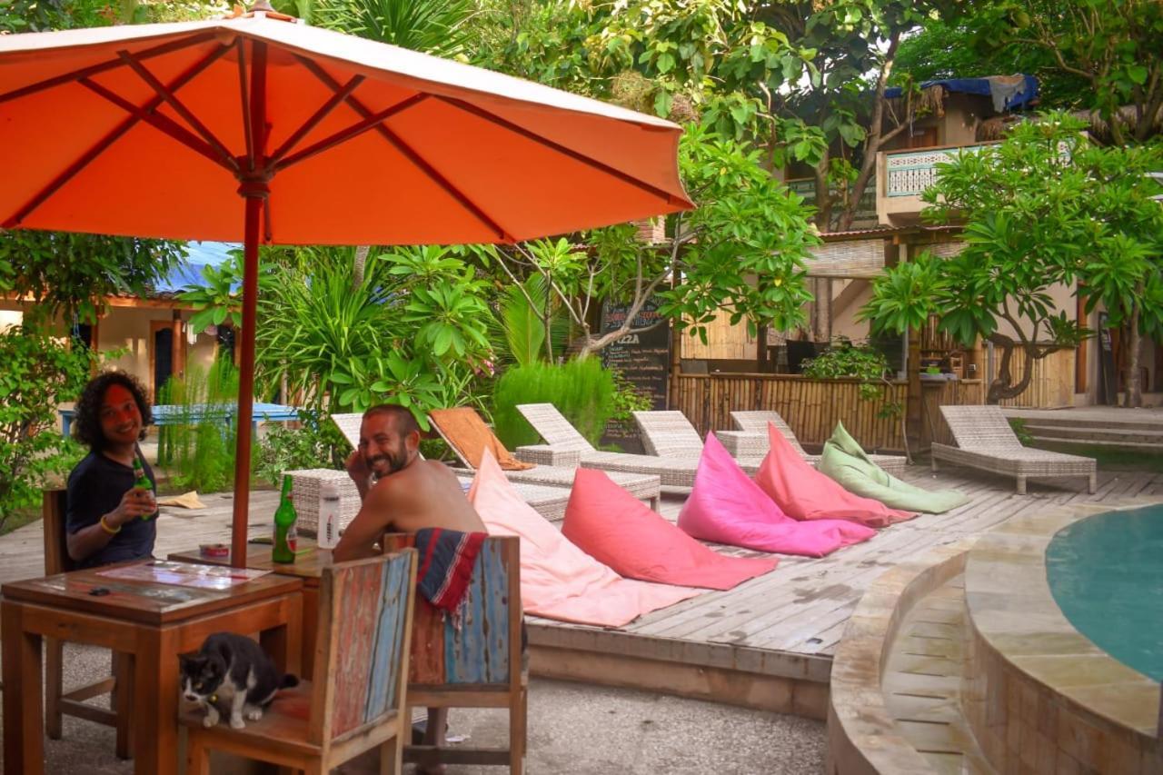 Jati Village, Party Hostel And Bungalows Gili Trawangan Esterno foto