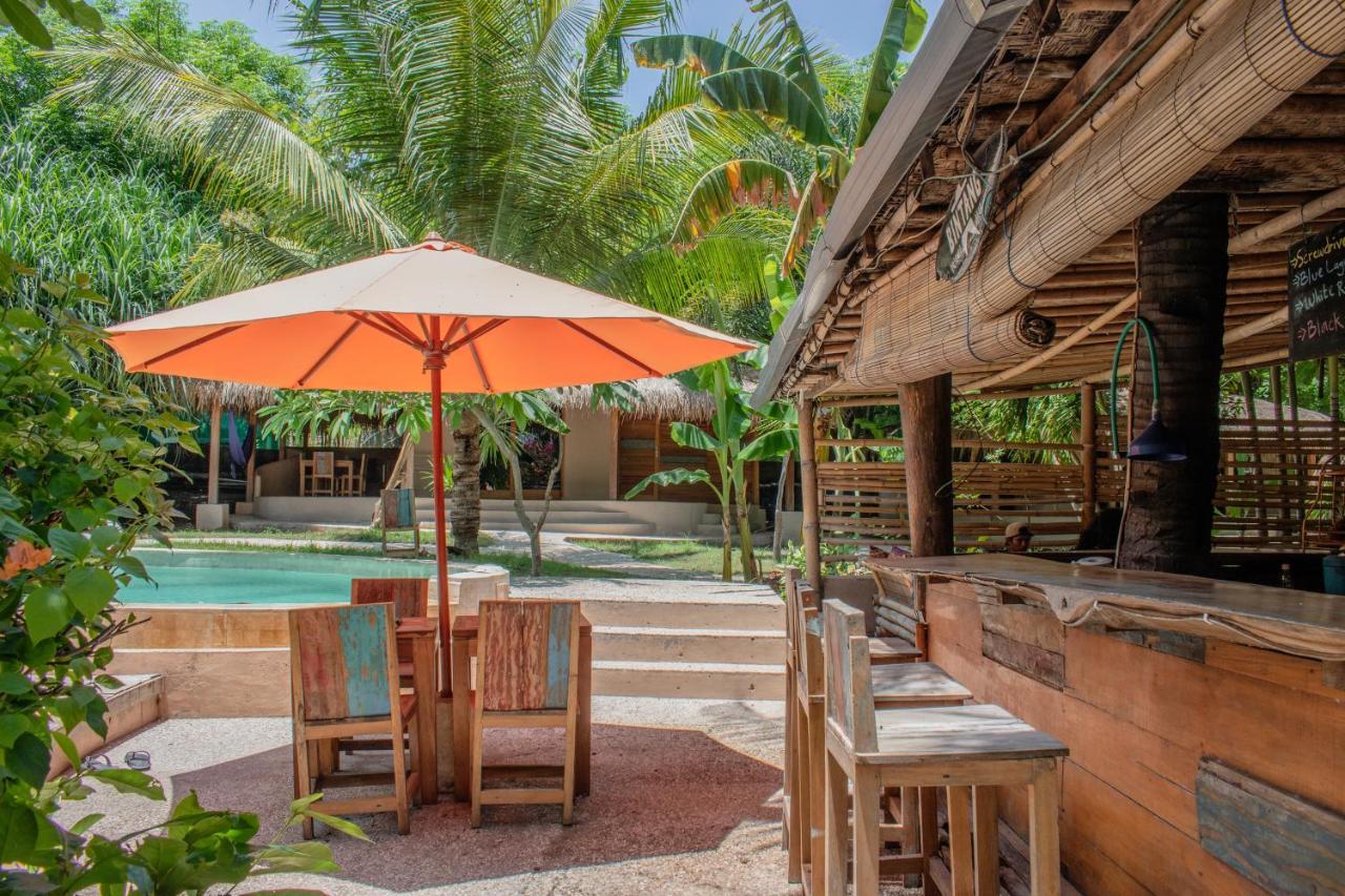 Jati Village, Party Hostel And Bungalows Gili Trawangan Esterno foto