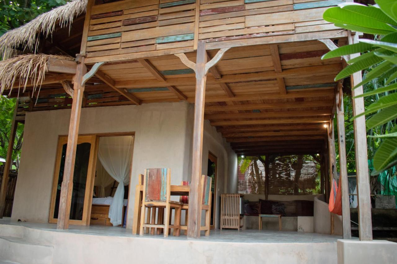 Jati Village, Party Hostel And Bungalows Gili Trawangan Esterno foto
