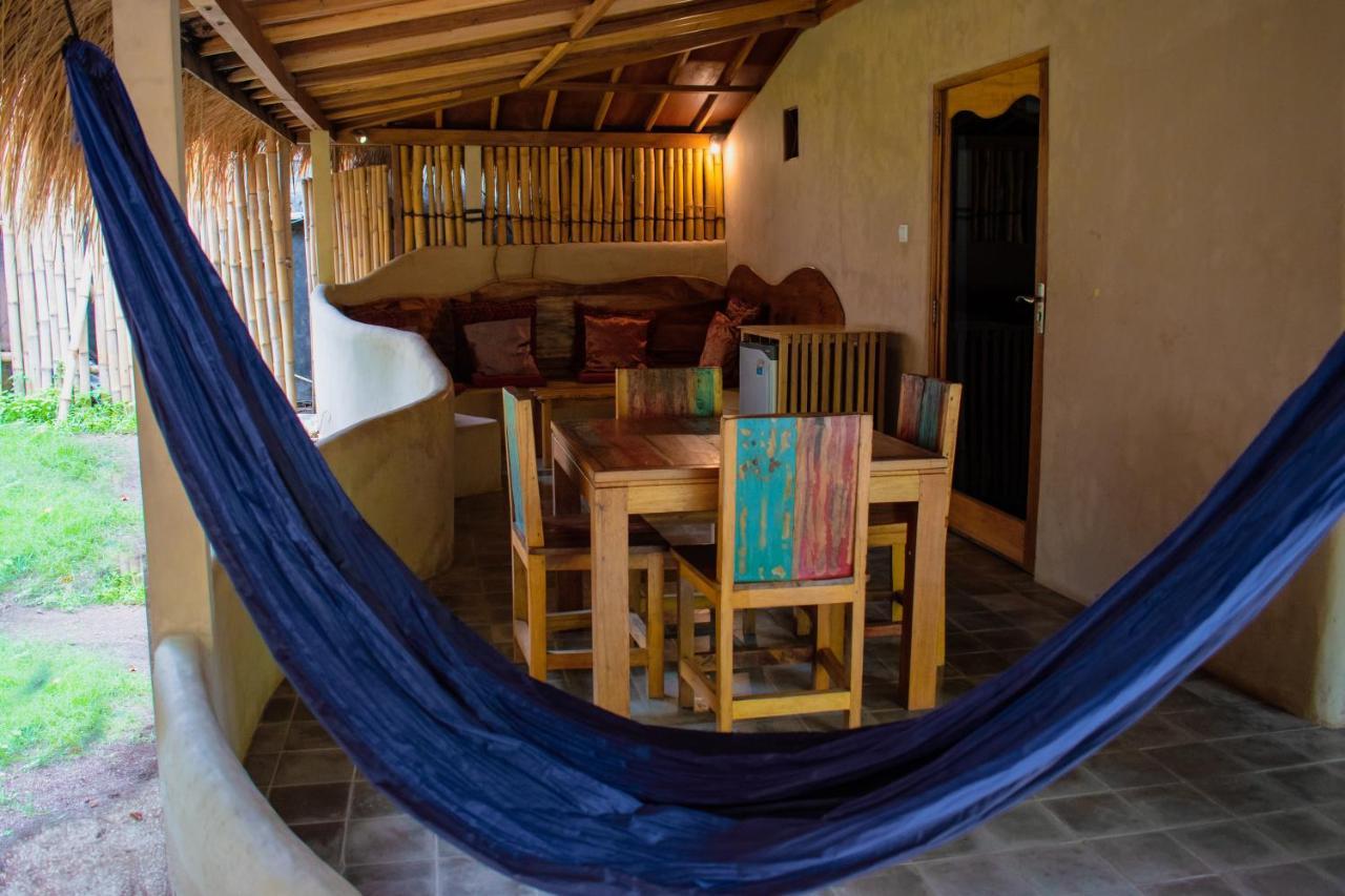 Jati Village, Party Hostel And Bungalows Gili Trawangan Esterno foto